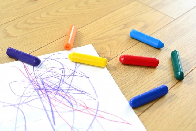 photo of paper and crayons