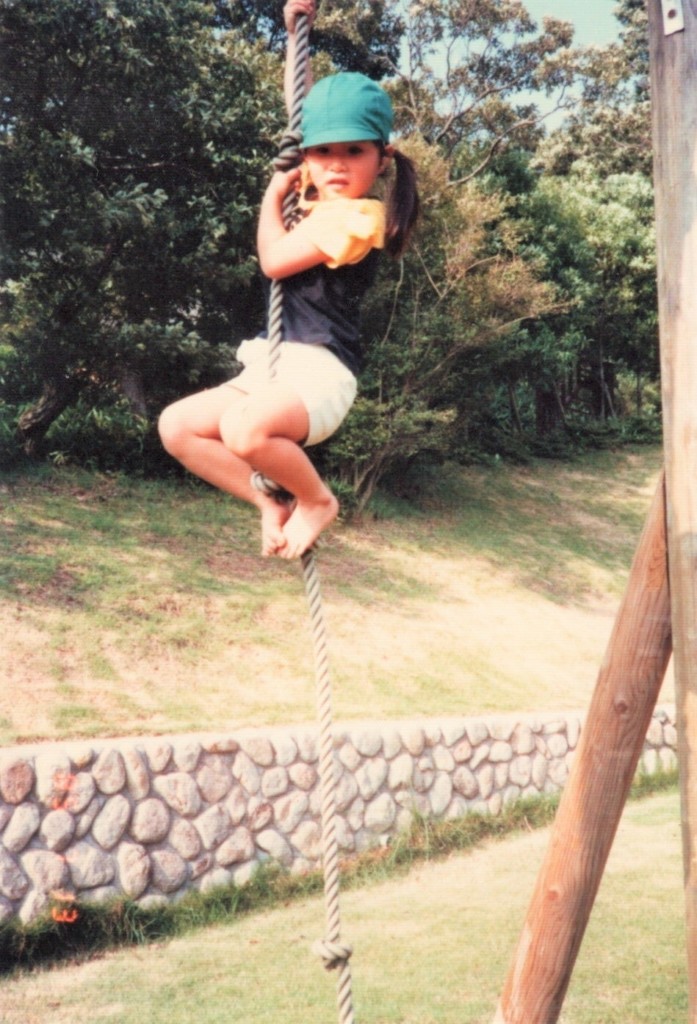 Photo of Nasu-san in childhood at the park 