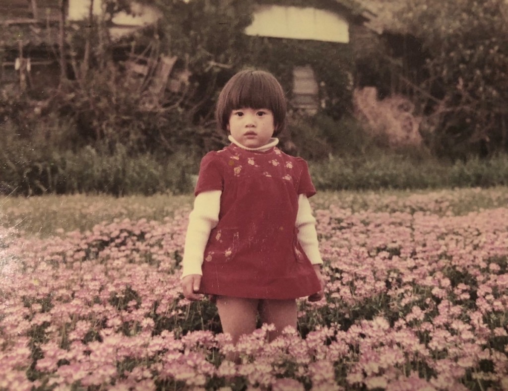 Childhood TON-san photo in the flower garden