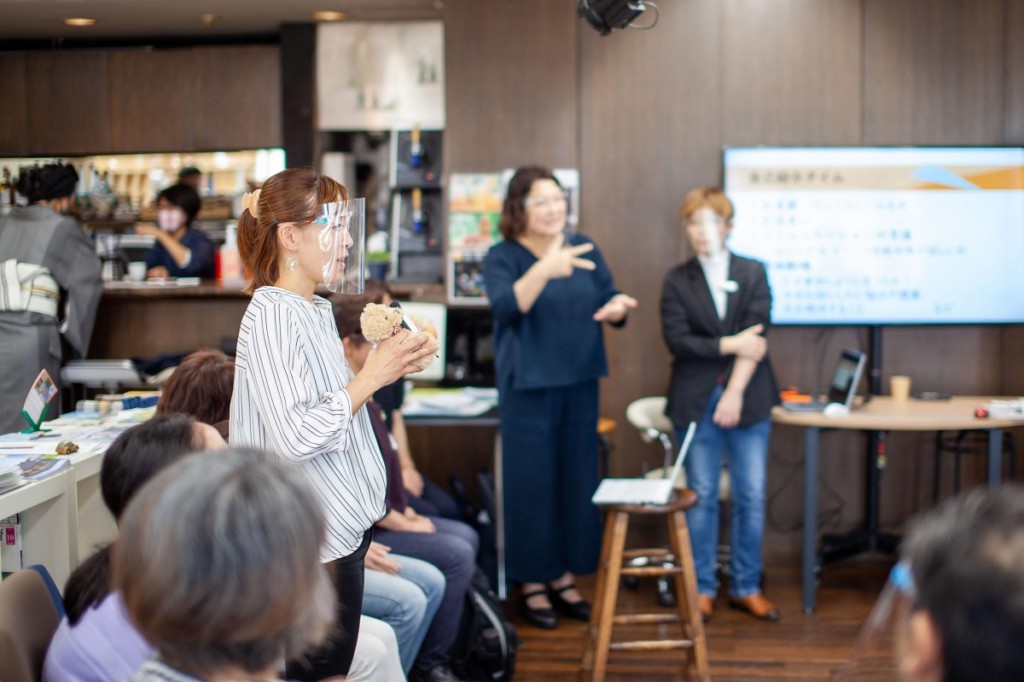 Mimikoko Cafe Sign Language Interpreter Photo